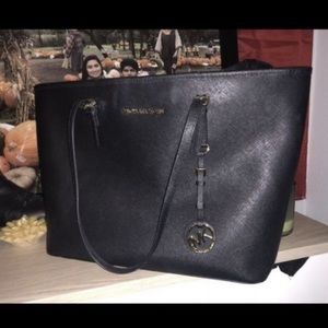 Black authentic Michael kors tote bag